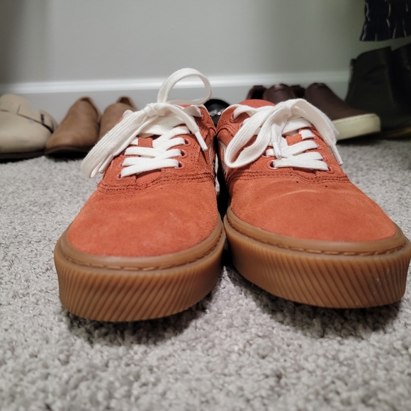 Cariuma Naioca Gum Picante Suede Off-White Logo Ruby Wine Sneaker - Picture 10 of 16